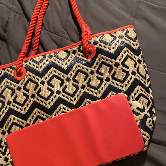 Vera Bradley Straw Pineapple Beach Bag and Wristlet - Picture 6 of 7